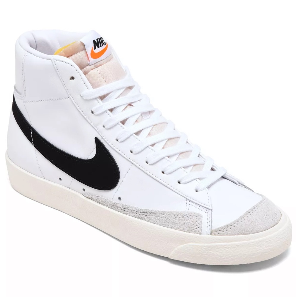 NIKE BLAZERS size WOMENS 8 (Y7)